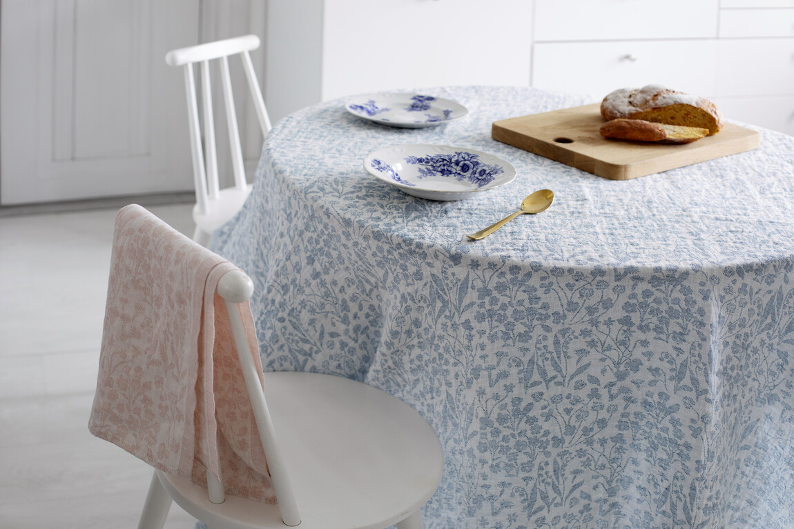 Lapuan Kankurit NIITTY tablecloth-blanket white-rainy blue and NIITTY towel white-rose