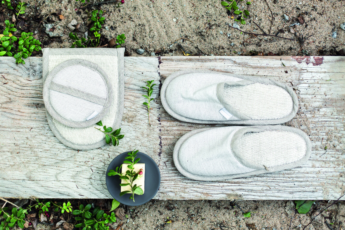 Lapuan Kankurit ONNI slippers, wash mitten and cosmetic sponge linen