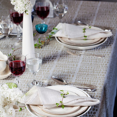 KAARNA tablecloth light olive