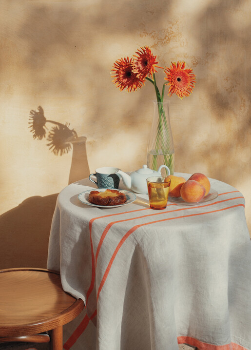 Lapuan Kankurit USVA tablecloth blanket linen-orange photocredit Maya Matsuura